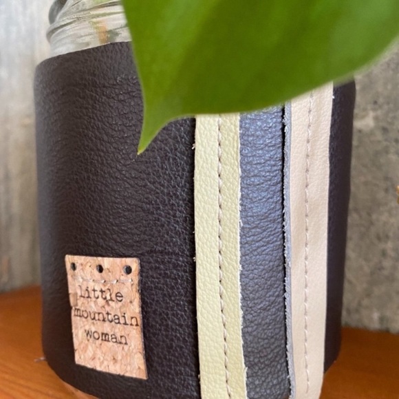 Leather Handcrafted “Fromme” Propagation Vessel - Picture 3 of 9